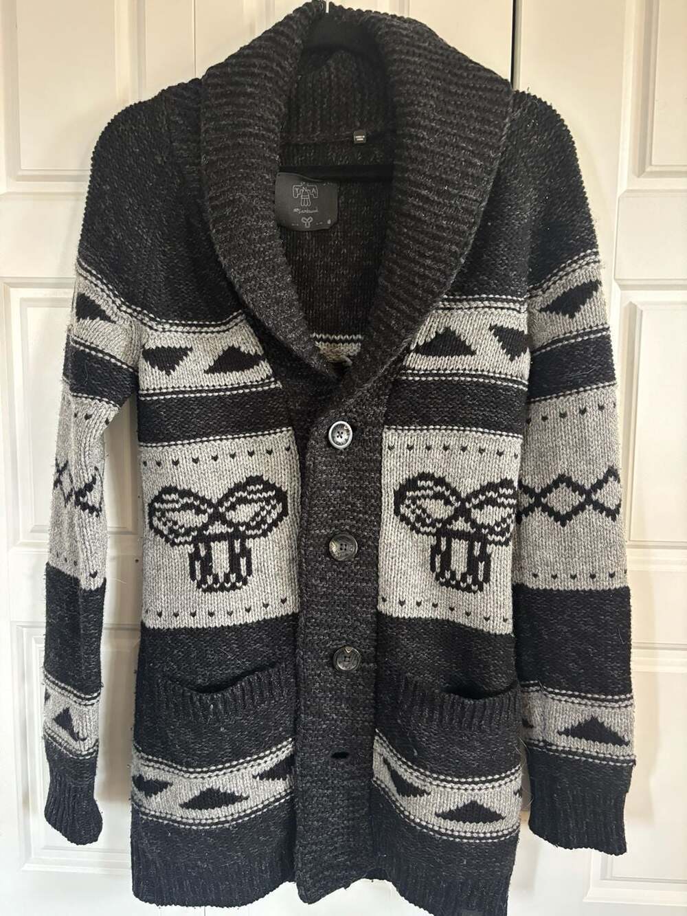 TNA Aritzia Lambswool Cowichan Cardigan Sweater Grey Black Geometric